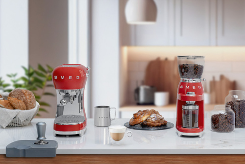 Кофемашина SMEG ECF02RDEU